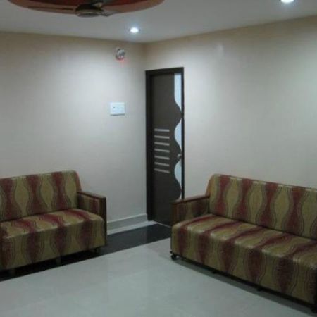 Dwaraka Inn Hajdarabad Zewnętrze zdjęcie