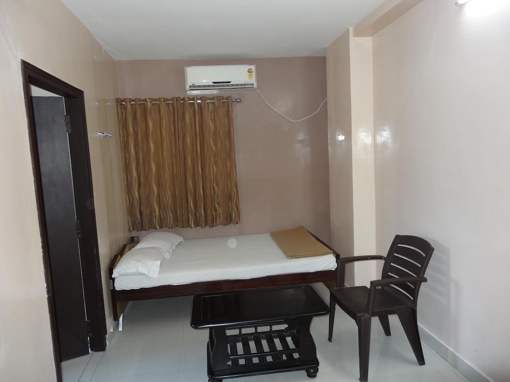 Dwaraka Inn Hajdarabad Zewnętrze zdjęcie