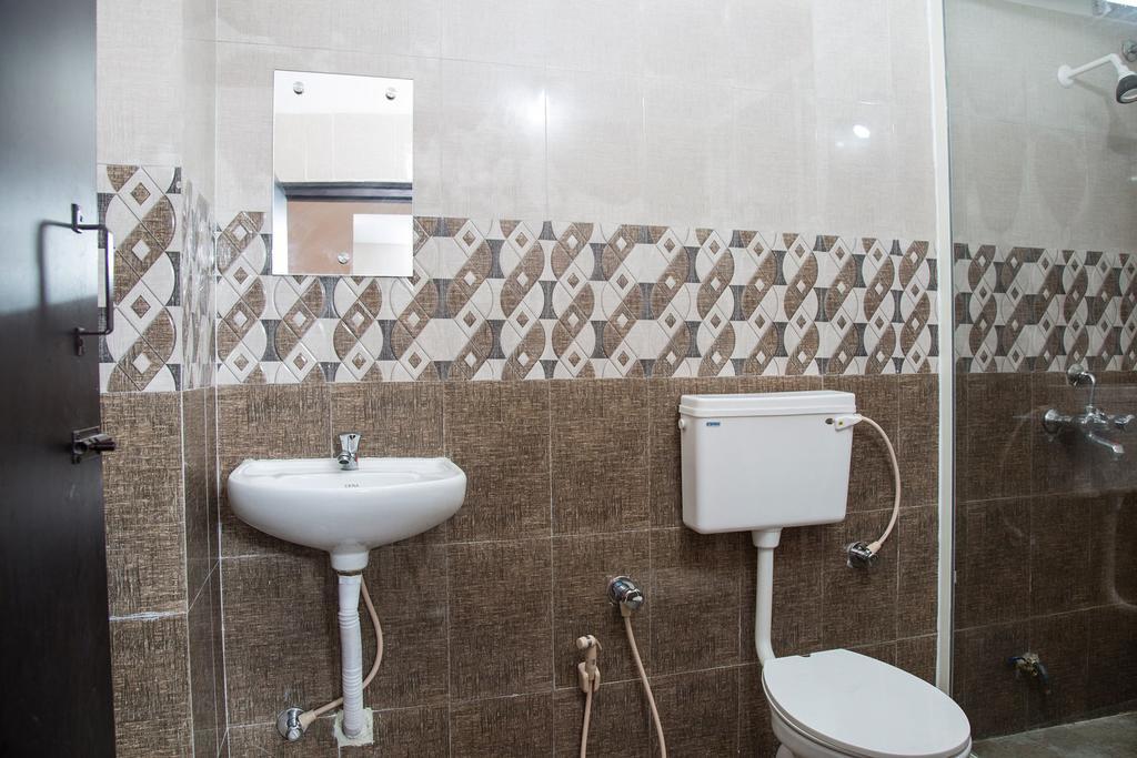 Dwaraka Inn Hajdarabad Zewnętrze zdjęcie